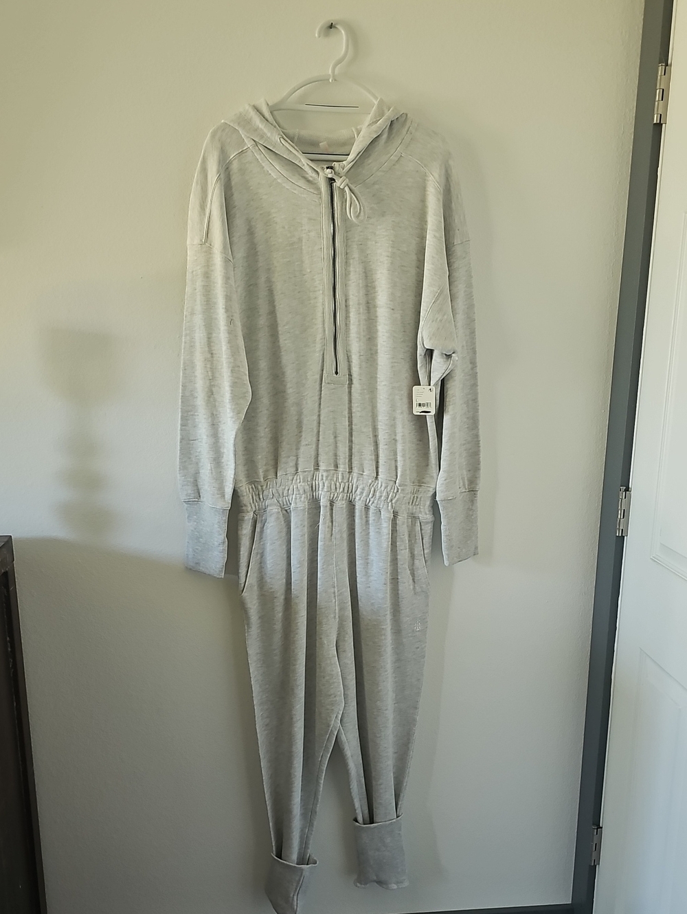 ●●FREE PEOPLE  MOVEMENT LIGHT GREY HOODIE JUMPSUIT SIZE L NWT●●